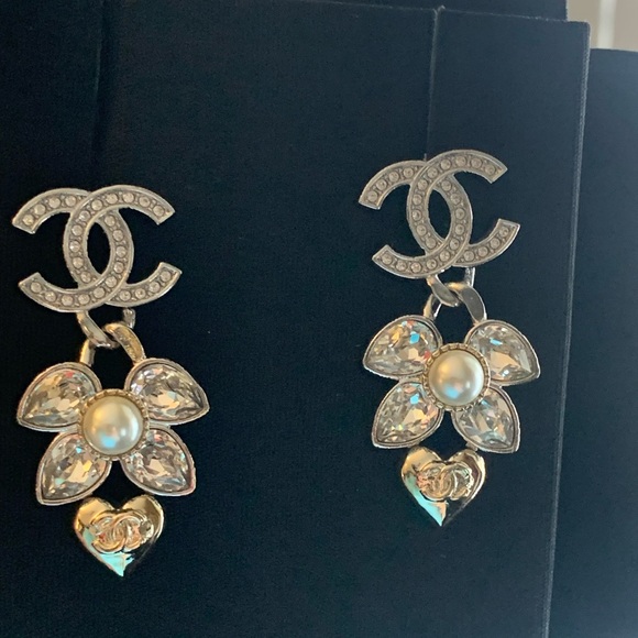 Authentic, limited editionChanel Silver and Gold Flower Earrings, sold out - Picture 16 of 17